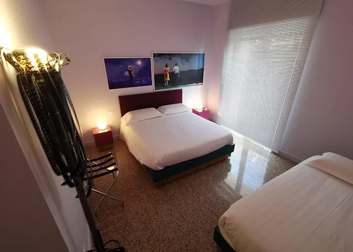 Red Carpet Nocleg ze śniadaniem 3*