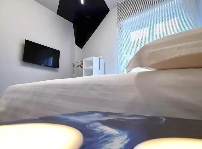 Red Carpet Nocleg ze śniadaniem 3*