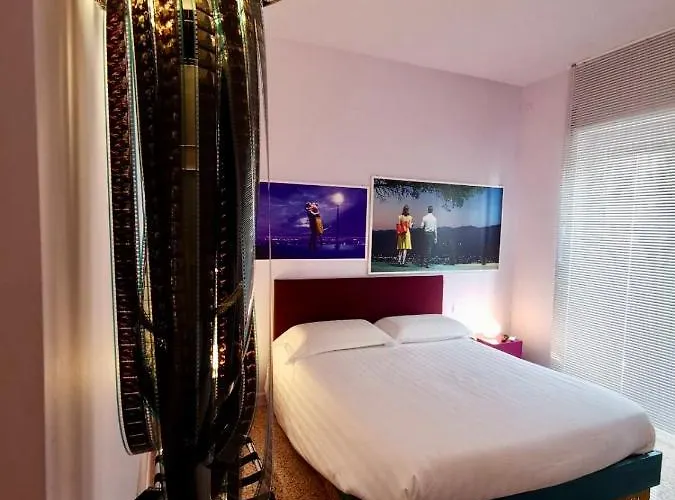 Nocleg ze śniadaniem Red Carpet 3*