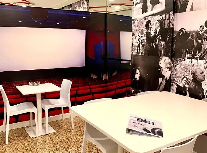 Red Carpet Nocleg ze śniadaniem 3*