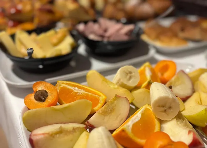 Red Carpet Nocleg ze śniadaniem 3*