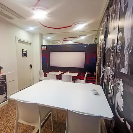 فندق مبيت وإفطار Red Carpet 3*