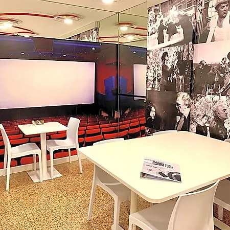 Red Carpet فندق مبيت وإفطار